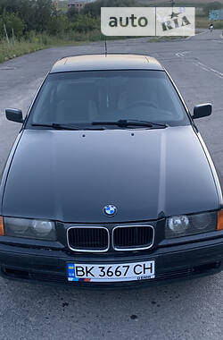 Седан BMW 3 Series 1992 в Рівному