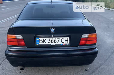 Седан BMW 3 Series 1992 в Рівному