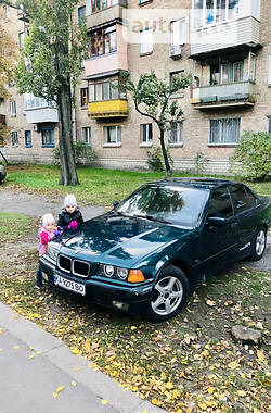 Седан BMW 3 Series 1994 в Киеве