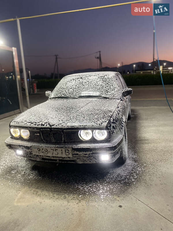 Седан BMW 3 Series 1988 в Хусте