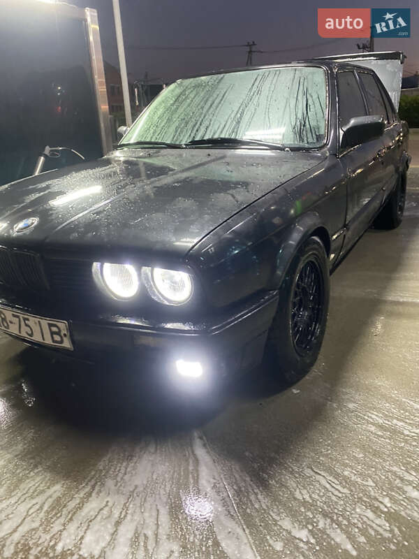 Седан BMW 3 Series 1988 в Хусте