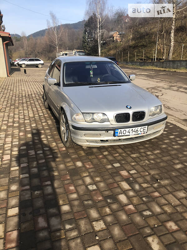 Седан BMW 3 Series 2001 в Межгорье