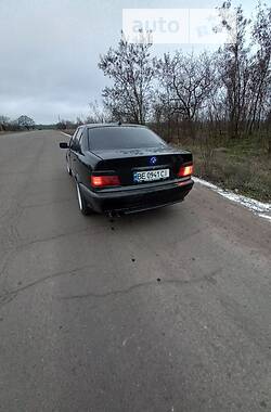 Седан BMW 3 Series 1992 в Вознесенске