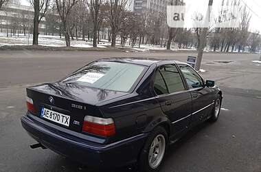 Седан BMW 3 Series 1991 в Днепре