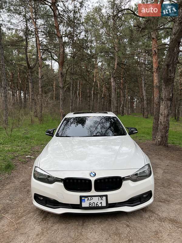 Седан BMW 3 Series 2017 в Запоріжжі