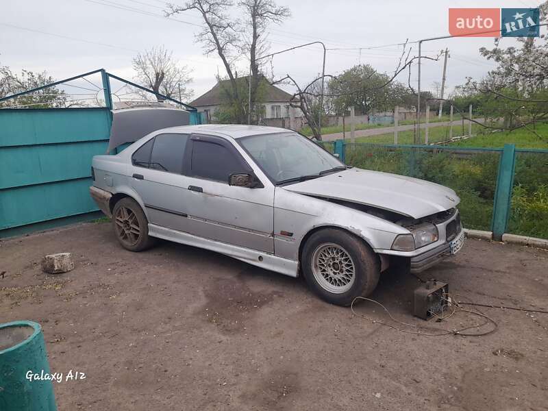 Седан BMW 3 Series 1995 в Баштанке