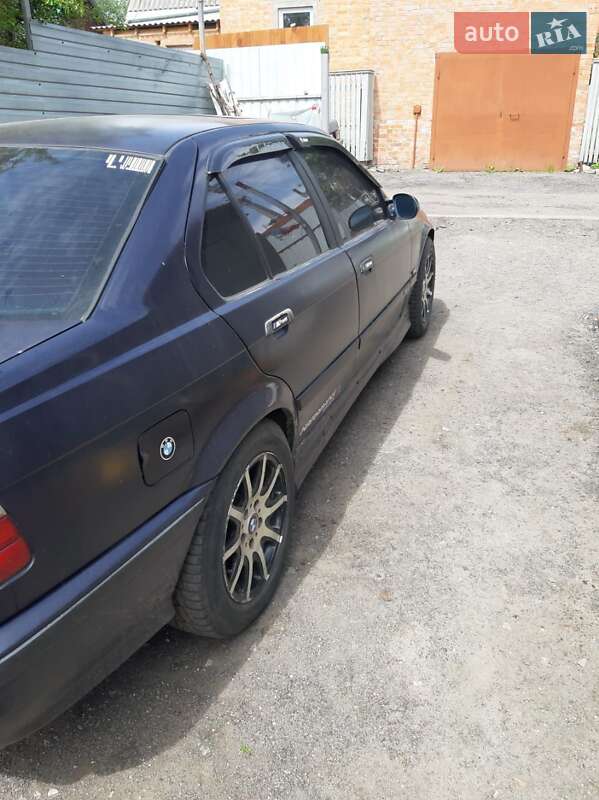 Седан BMW 3 Series 1994 в Полтаве