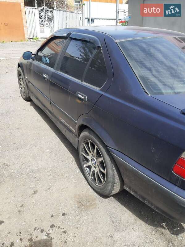 Седан BMW 3 Series 1994 в Полтаве