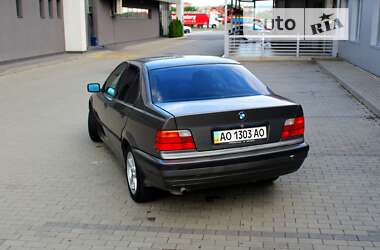 Седан BMW 3 Series 1993 в Мукачевому