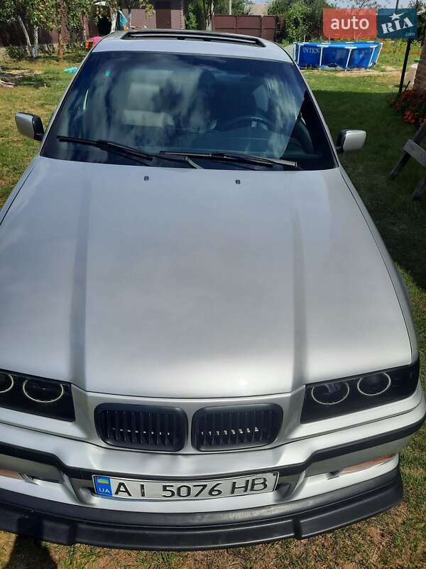 Седан BMW 3 Series 1993 в Киеве
