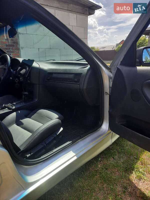 Седан BMW 3 Series 1993 в Киеве