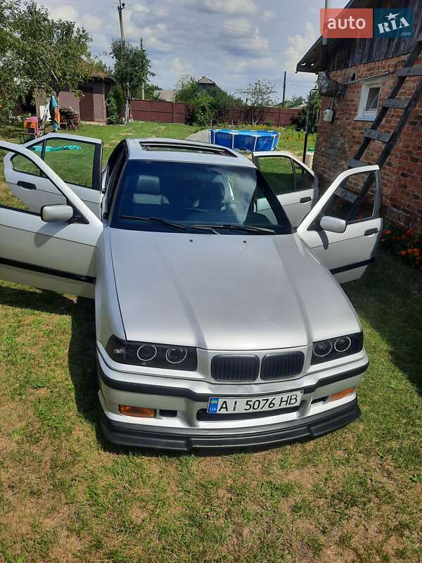 Седан BMW 3 Series 1993 в Киеве