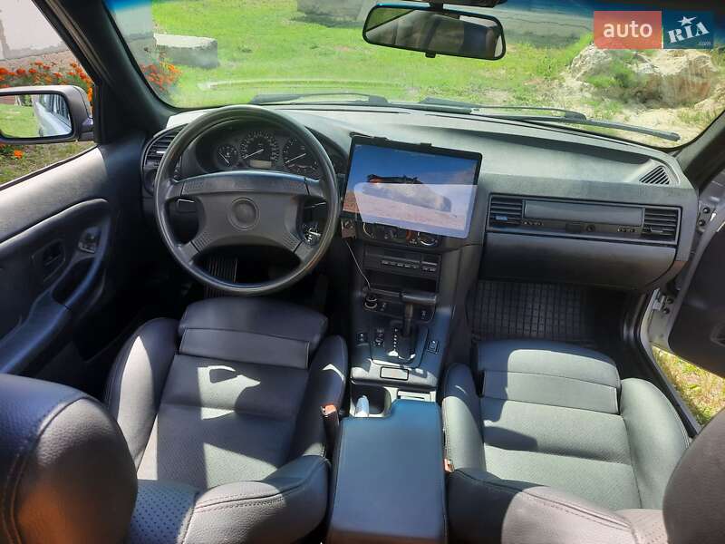 Седан BMW 3 Series 1993 в Киеве