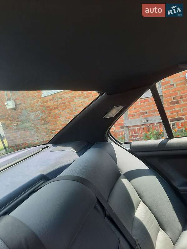 Седан BMW 3 Series 1993 в Киеве