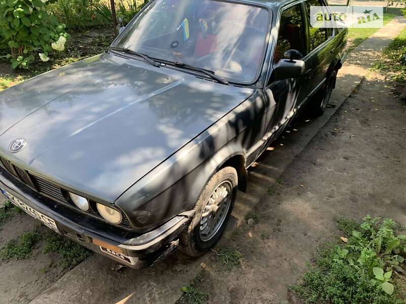 Седан BMW 3 Series 1987 в Млинове