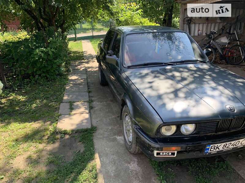 Седан BMW 3 Series 1987 в Млинове
