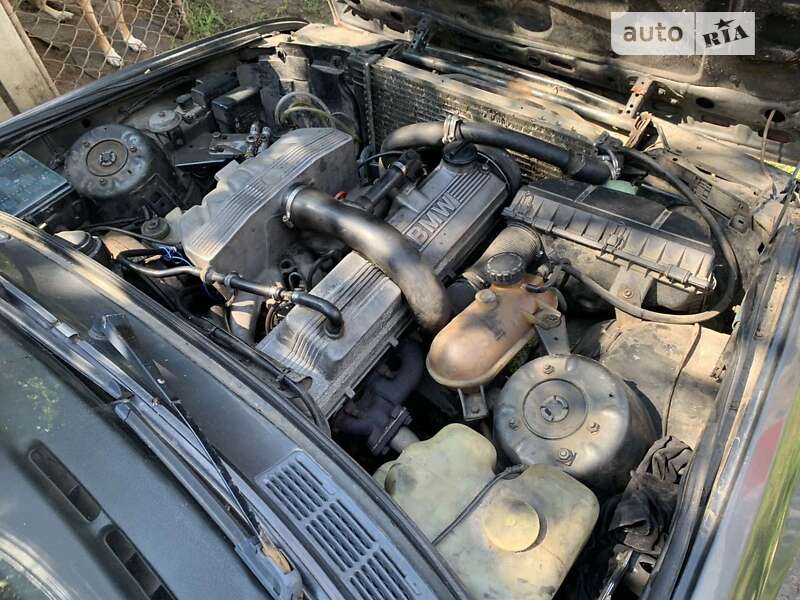 Седан BMW 3 Series 1987 в Млинове