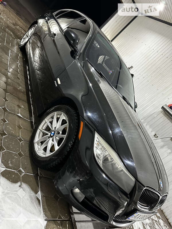 Седан BMW 3 Series 2010 в Валках