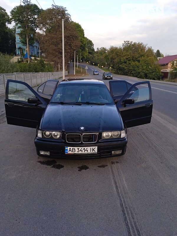 Седан BMW 3 Series 1992 в Виннице