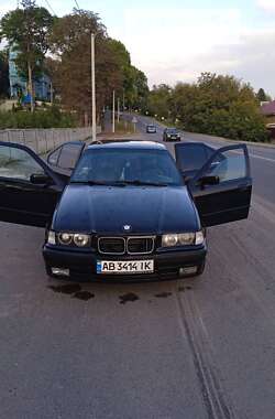 Седан BMW 3 Series 1992 в Виннице