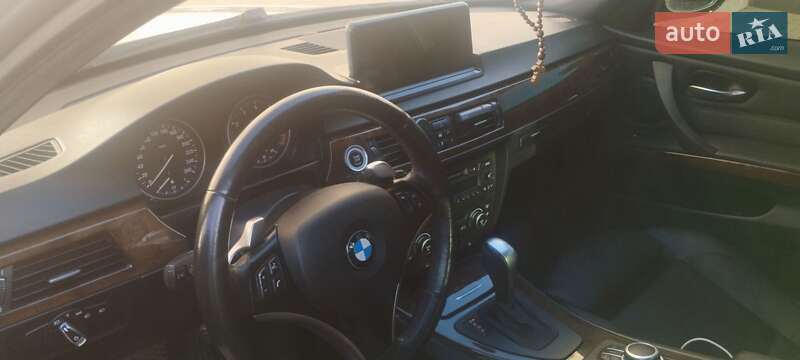 Седан BMW 3 Series 2009 в Львове