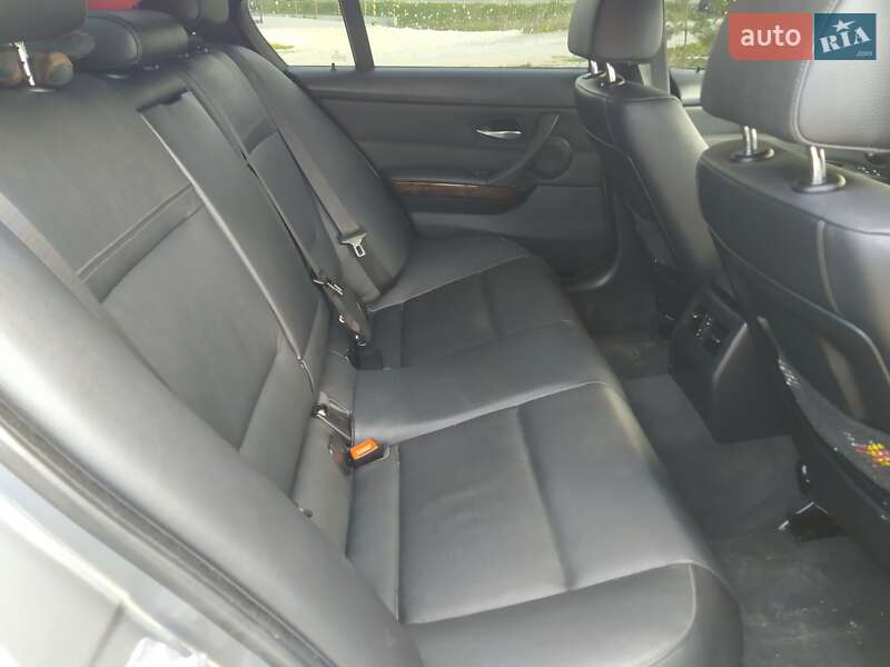 Седан BMW 3 Series 2009 в Львове