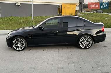 Седан BMW 3 Series 2010 в Новояворовске