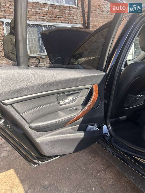 Седан BMW 3 Series 2014 в Млинове фото 26 Седан BMW 3 Series 2014 в Млинове