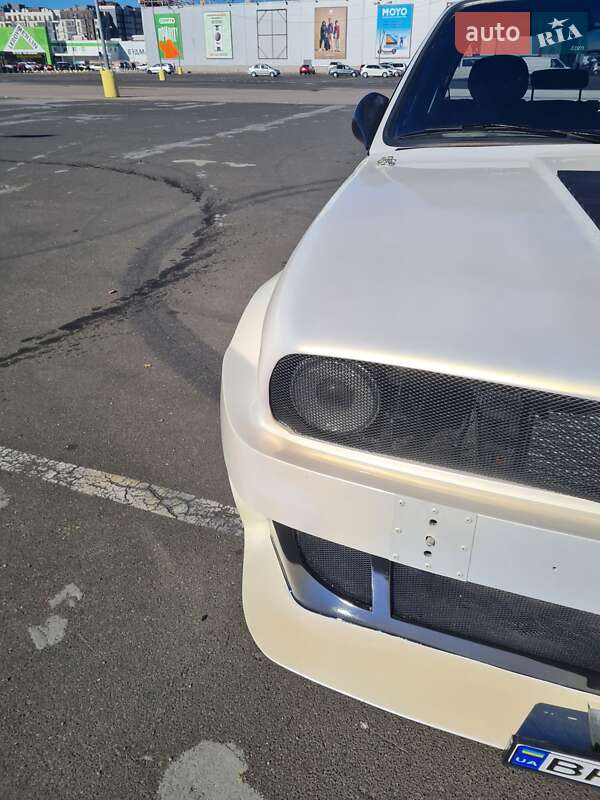 Седан BMW 3 Series 1986 в Одессе