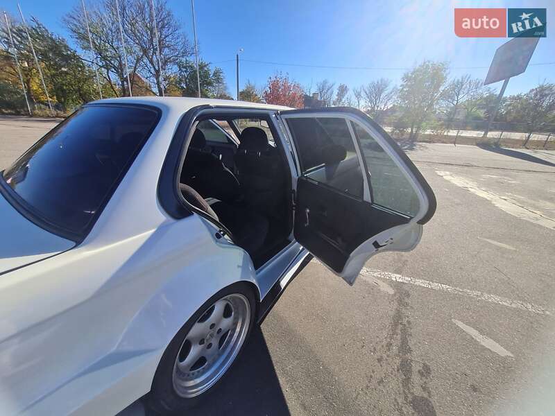 Седан BMW 3 Series 1986 в Одессе