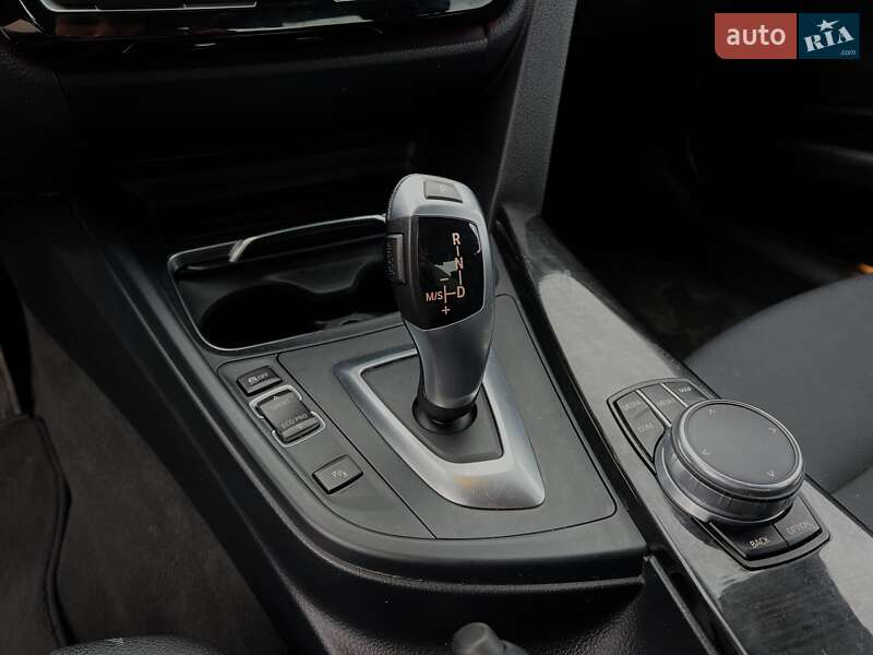 Седан BMW 3 Series 2017 в Львові