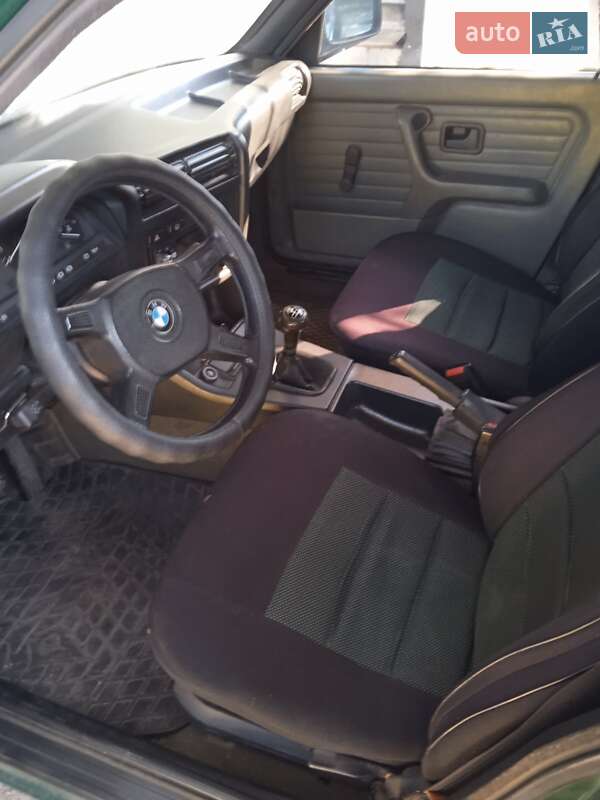 Седан BMW 3 Series 1986 в Синельниково