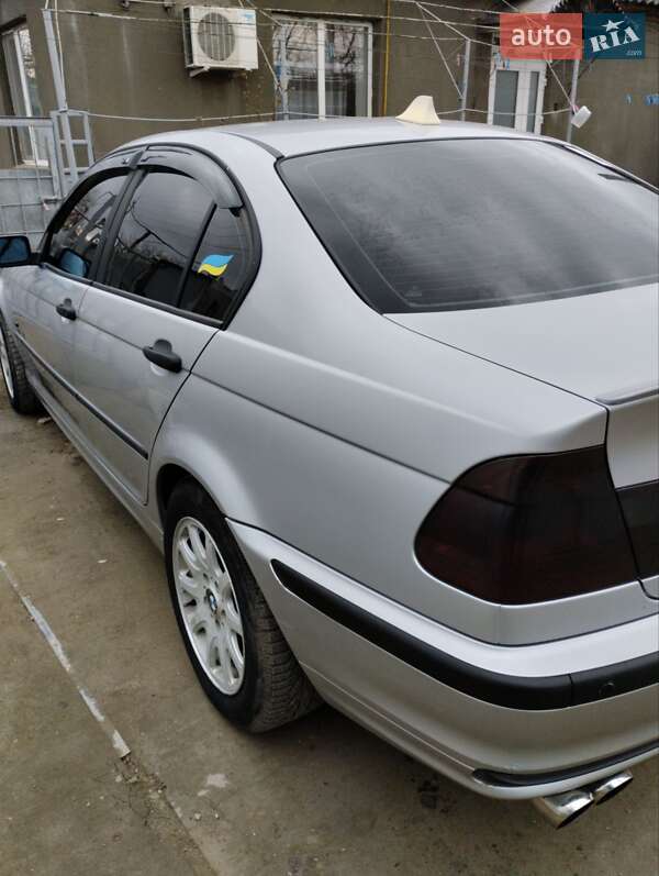 Седан BMW 3 Series 2000 в Рени