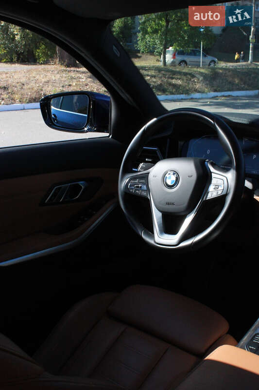 Седан BMW 3 Series 2019 в Кам'янському