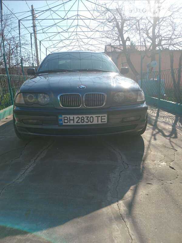 Седан BMW 3 Series 2001 в Черноморске