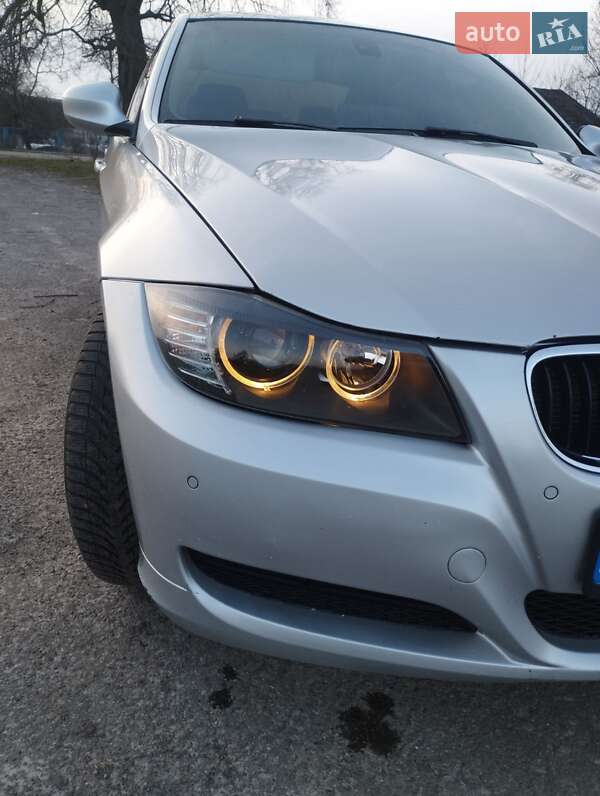 Седан BMW 3 Series 2010 в Рава-Русской