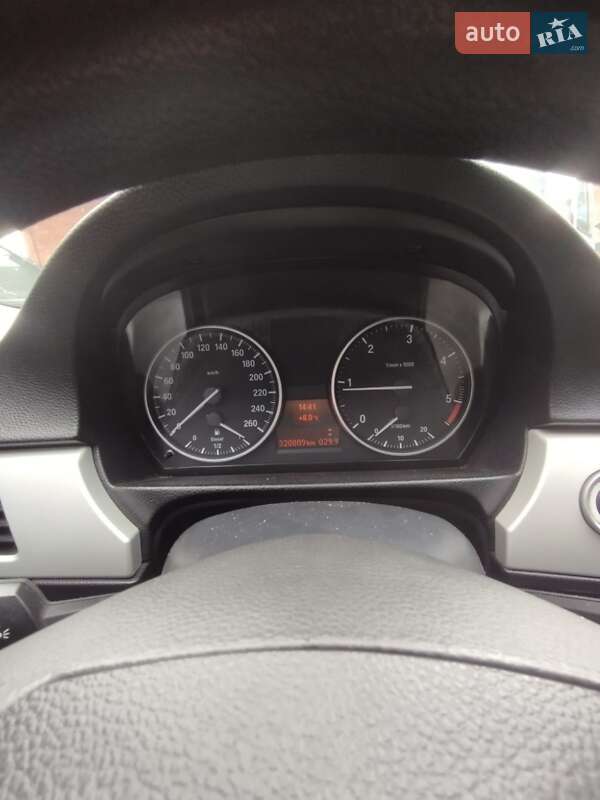 Седан BMW 3 Series 2010 в Рава-Русской