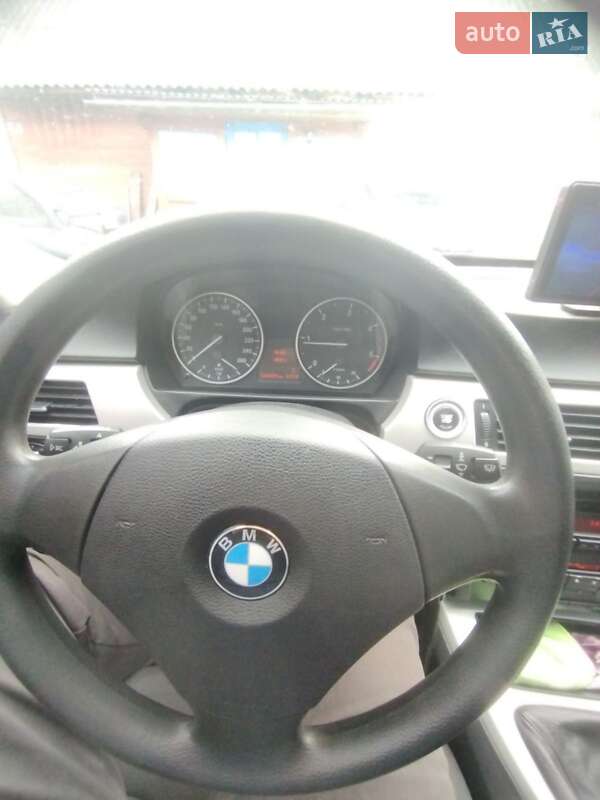 Седан BMW 3 Series 2010 в Рава-Русской