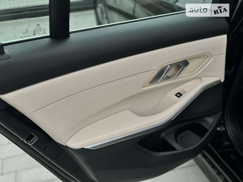 Седан BMW 3 Series 2019 в Львові