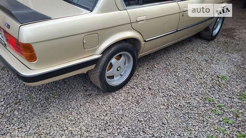 Седан BMW 3 Series 1986 в Ужгороде