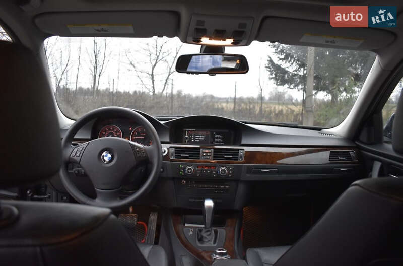 Седан BMW 3 Series 2011 в Львове