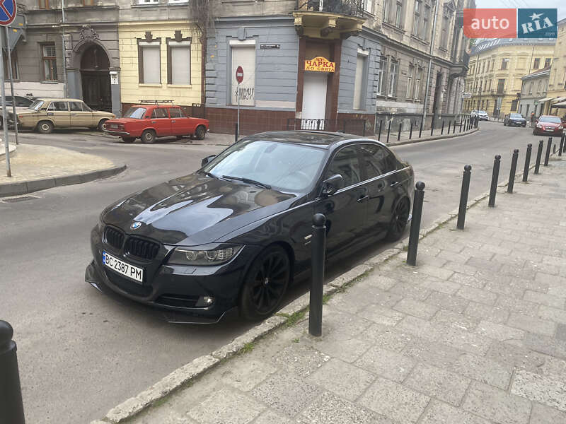 Седан BMW 3 Series 2011 в Львове