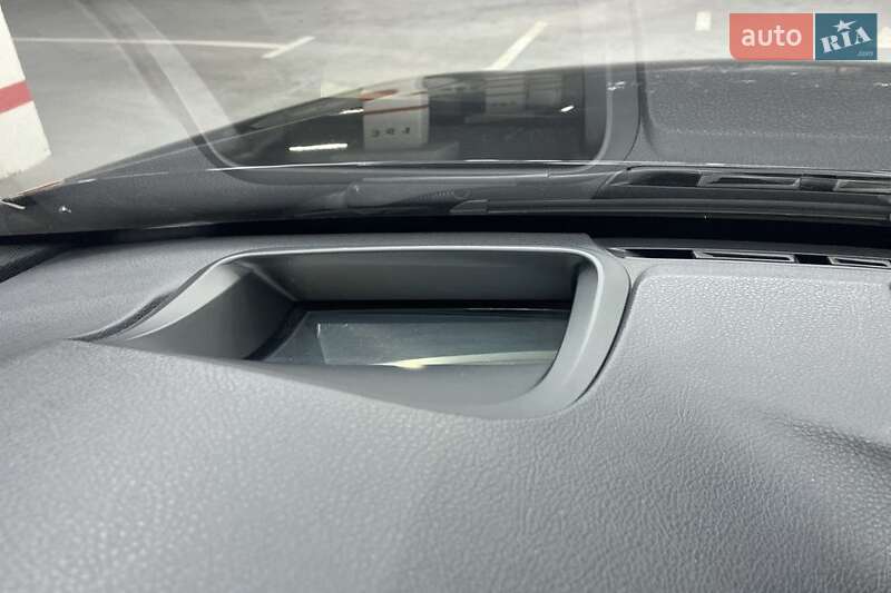 Седан BMW 3 Series 2014 в Львові