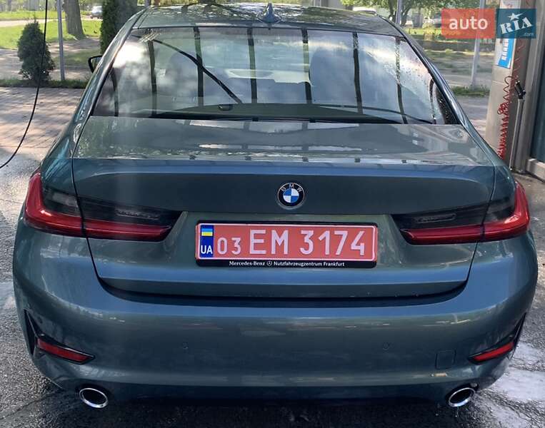 Седан BMW 3 Series 2019 в Львове