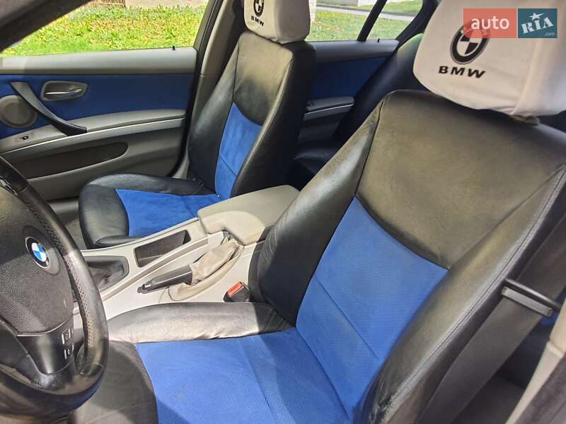 Седан BMW 3 Series 2005 в Львове