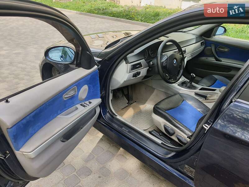 Седан BMW 3 Series 2005 в Львове