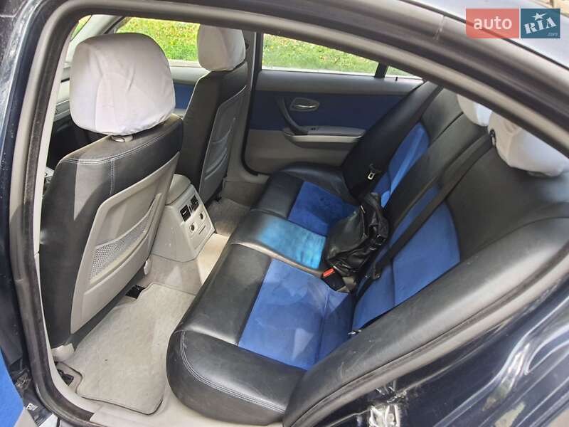 Седан BMW 3 Series 2005 в Львове