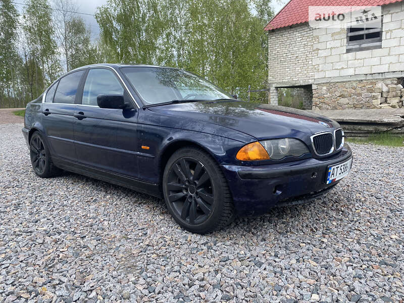 Седан BMW 3 Series 2001 в Олевске