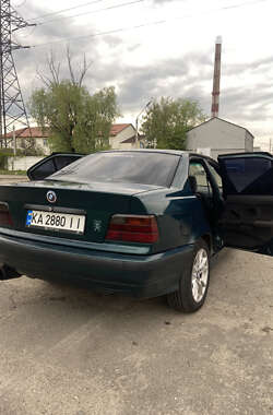 Седан BMW 3 Series 1993 в Киеве