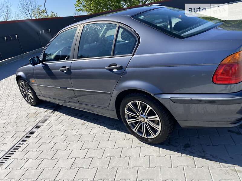 Седан BMW 3 Series 2000 в Полонному